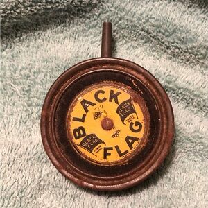 10557 Antique Black Flag Insect Powder Squeeze Puffer Advertising Tin Logo 1900s